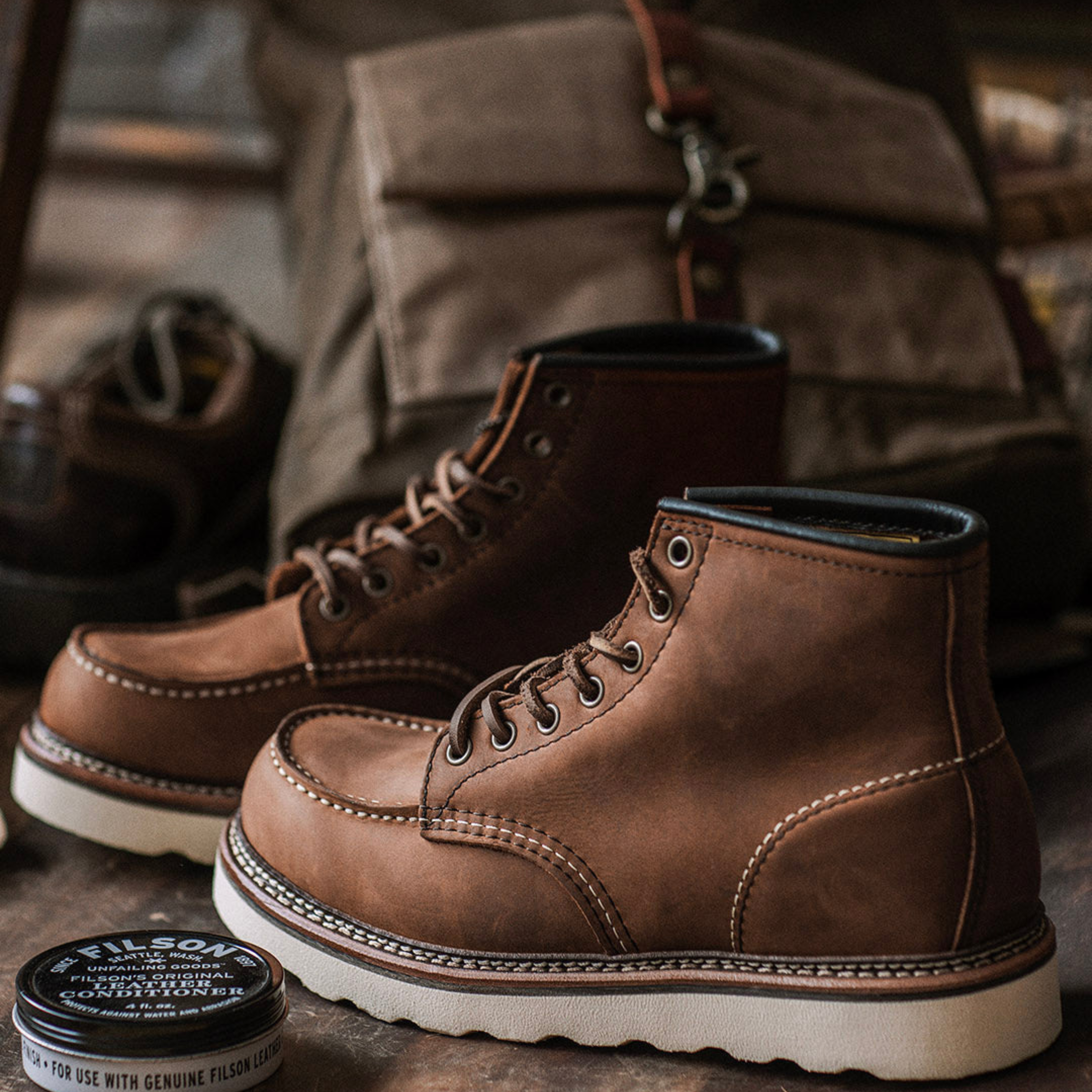 Men's Moc Toe Lace-Up Rugged Work Boots – Full Grain Heritage Outdoor
