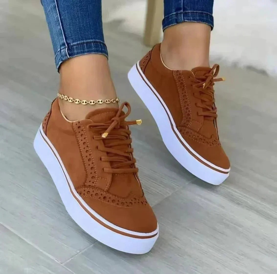 Women's Brogue Platform Sneakers – Lace Up Perforated Toe Cap Casual Daily