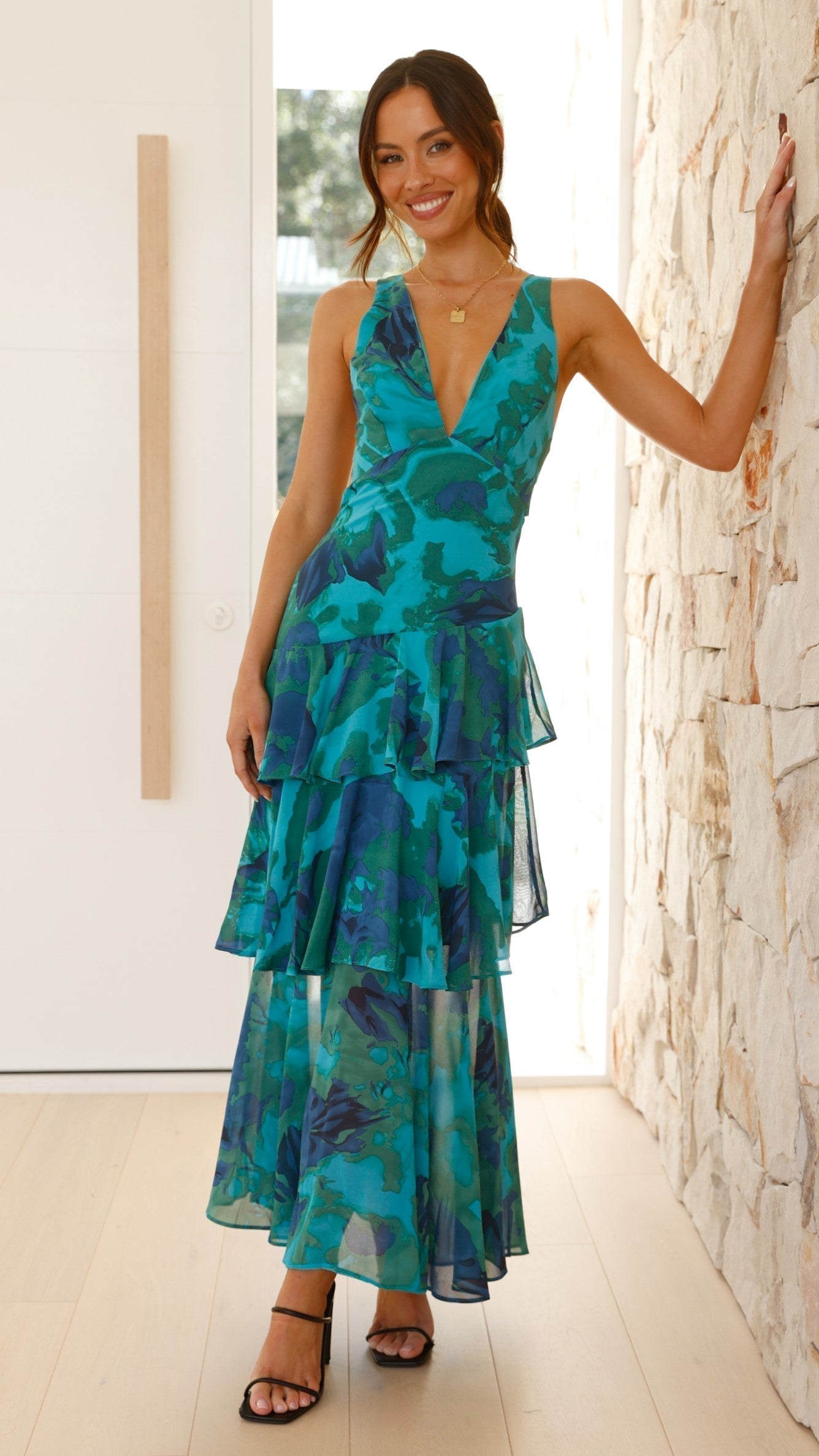 Women's Floral Print V Neck Maxi – Tiered Ruffle Open Back Wedding Guest Dress
