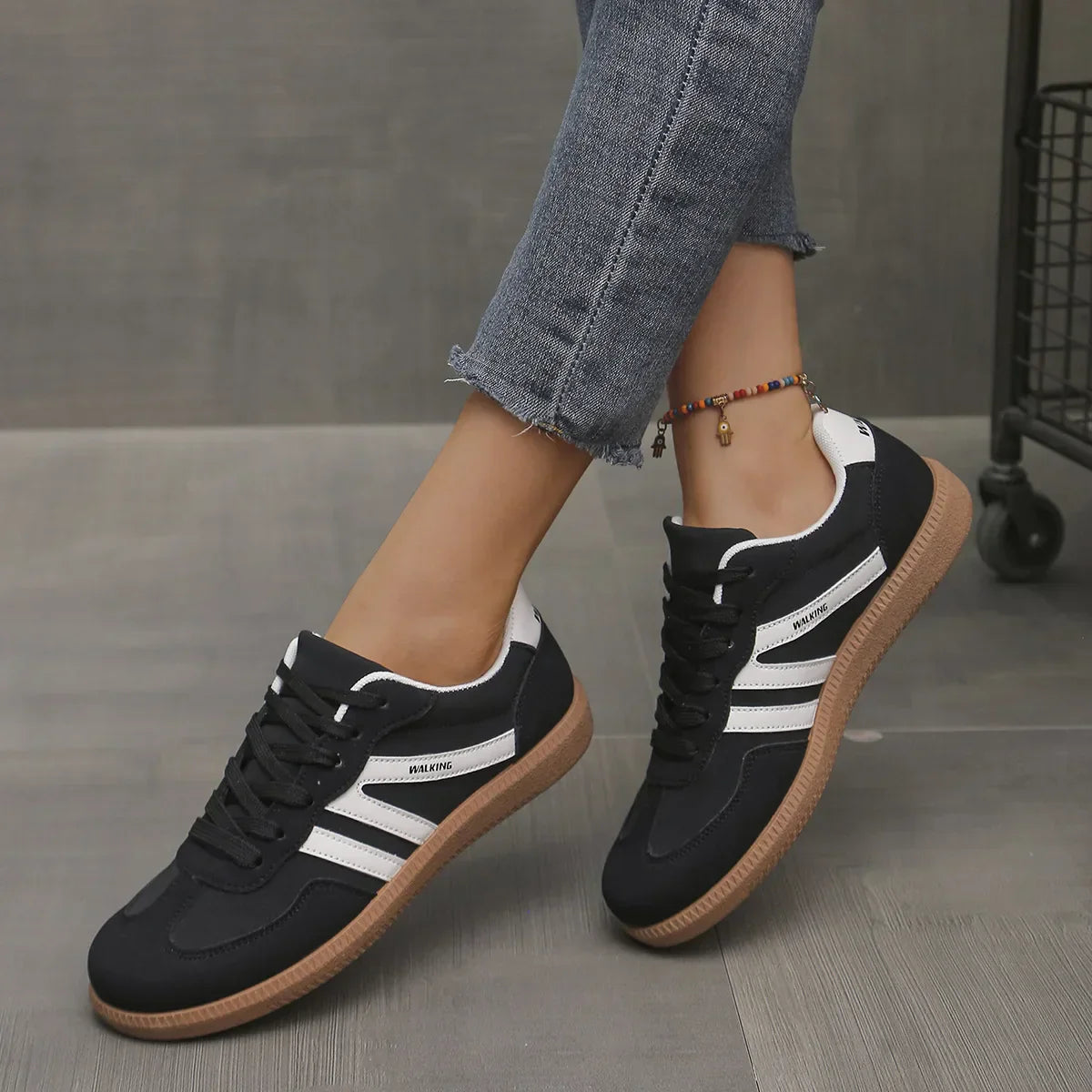 Women's Retro Colorblock Low Top Sneakers – Lace Up Round Toe Street Style