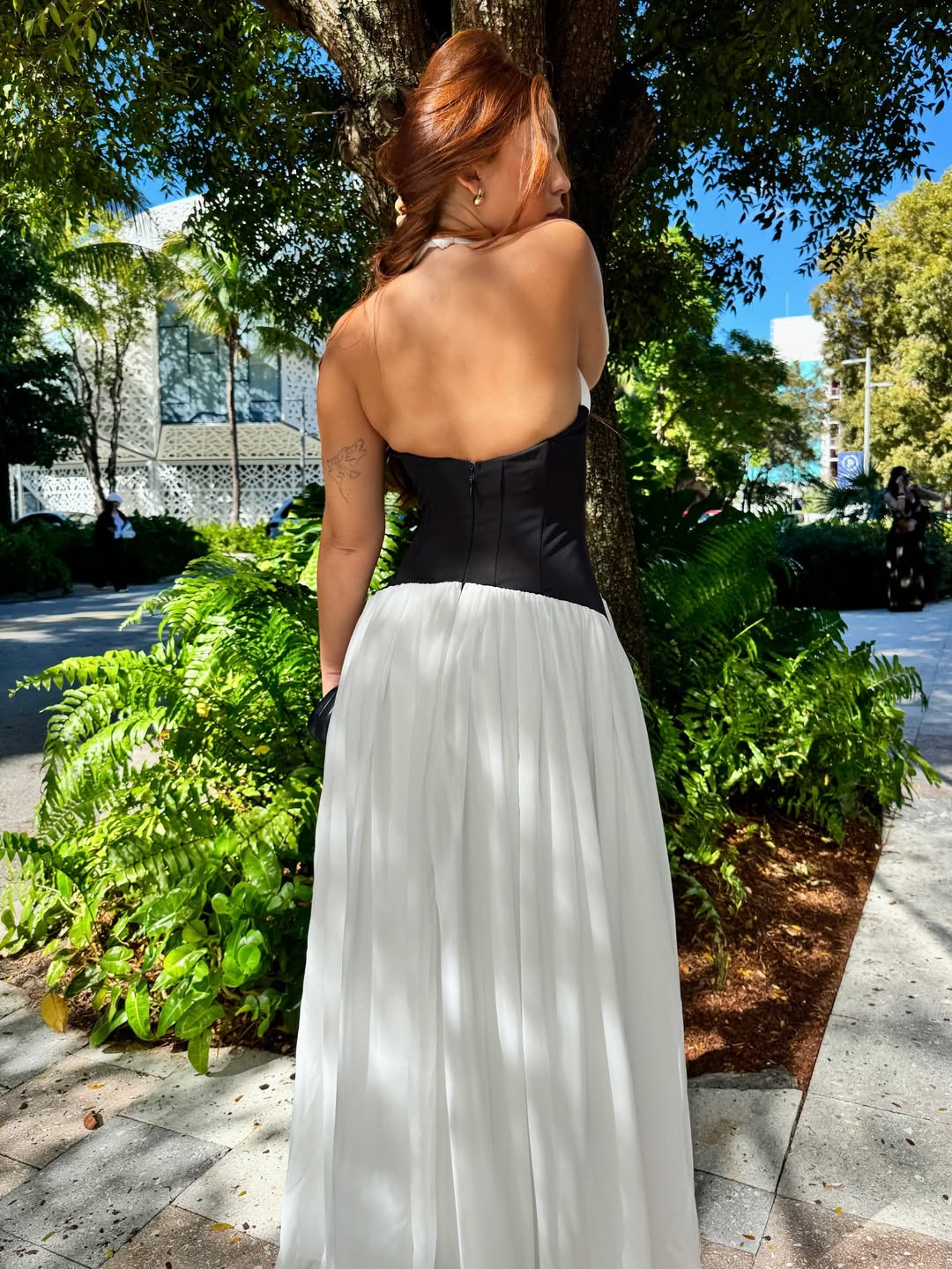 Women's Contrast Panel Halter Maxi Dress – Pleated V Neck Wedding Guest