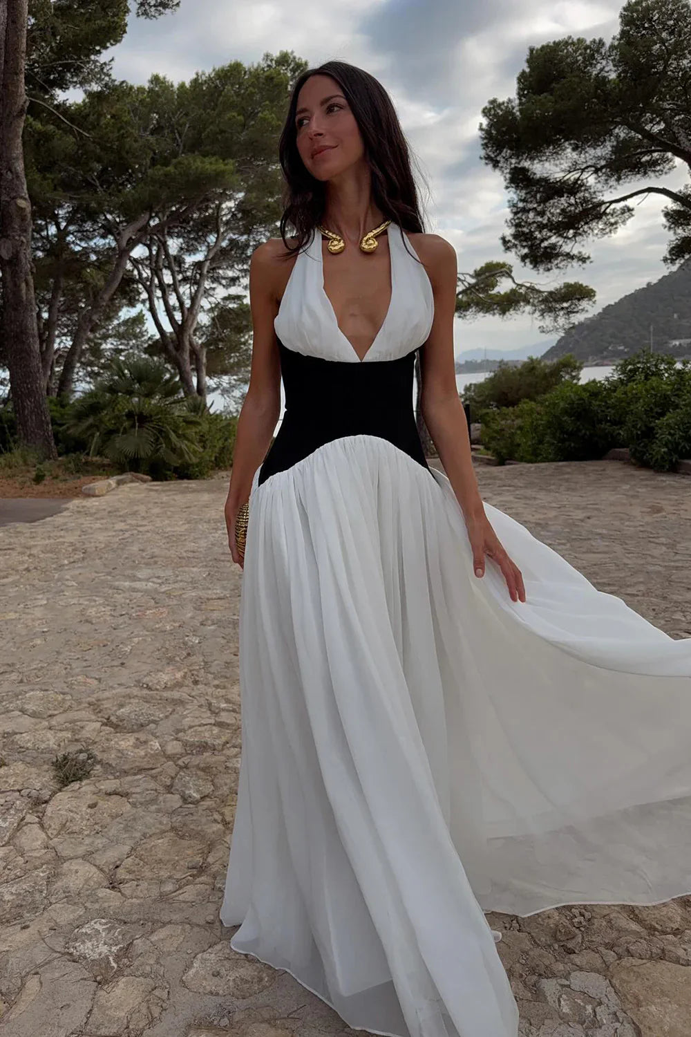 Women's Contrast Panel Halter Maxi Dress – Pleated V Neck Wedding Guest
