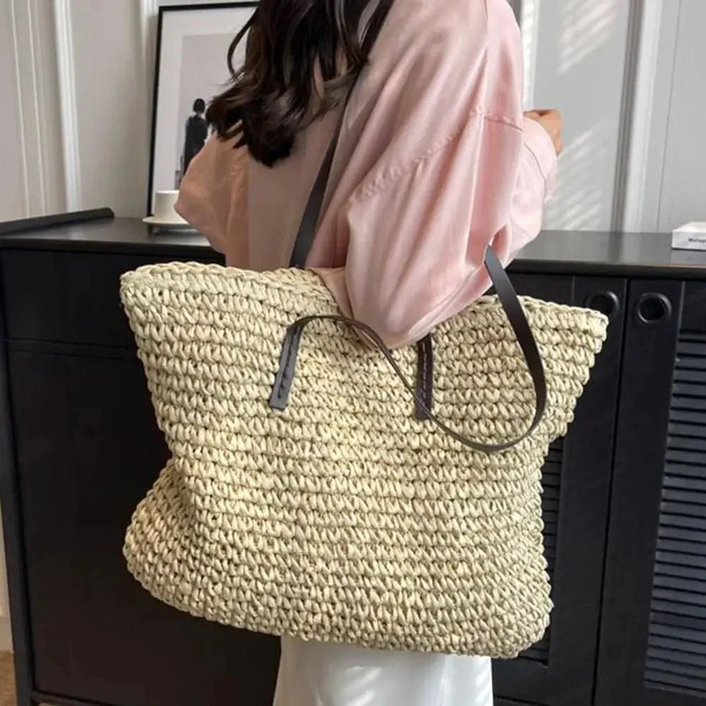 Women's Large Woven Straw Tote – Zip Top Flat Strap Summer Beach Holiday