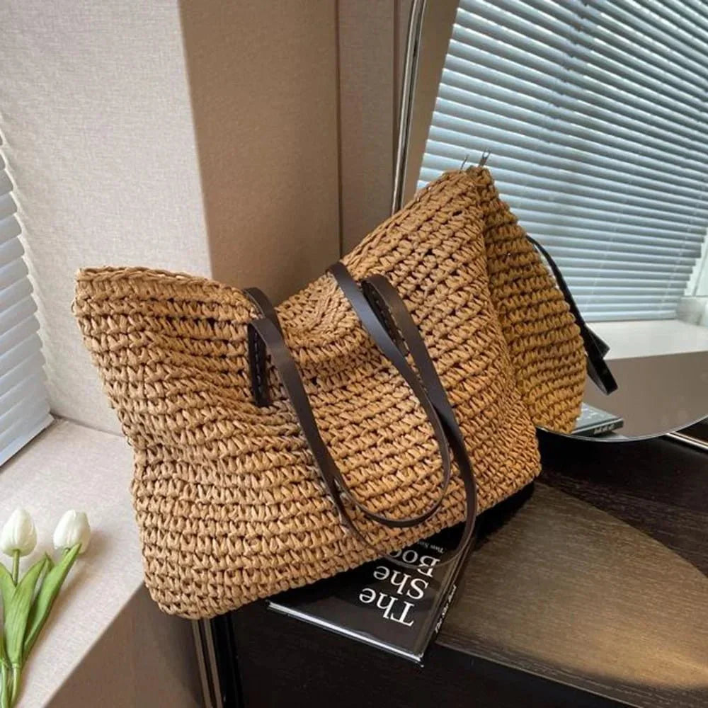 Women's Large Woven Straw Tote – Zip Top Flat Strap Summer Beach Holiday