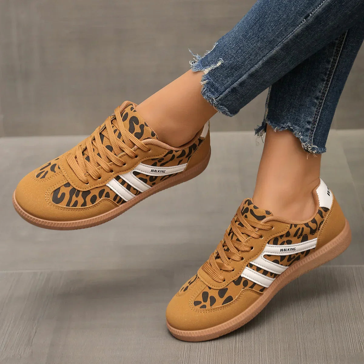 Women's Retro Colorblock Low Top Sneakers – Lace Up Round Toe Street Style